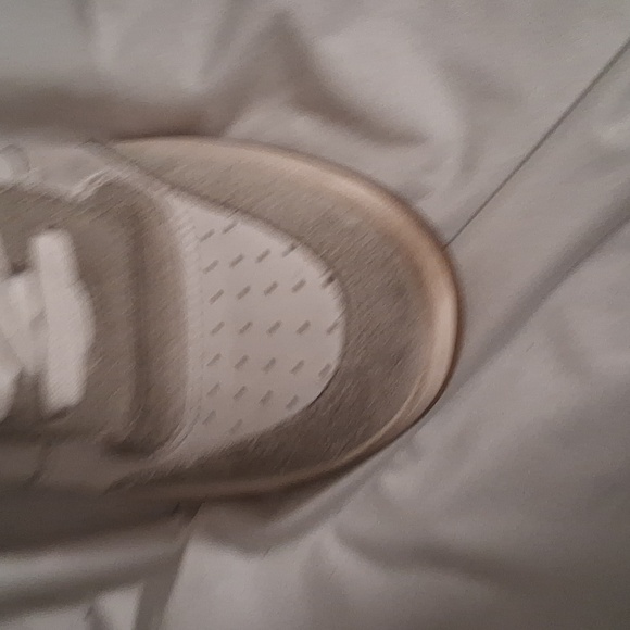 Steve Madden White and Silver High-Top Women's Leather Sneakers 9 - Picture 6 of 9